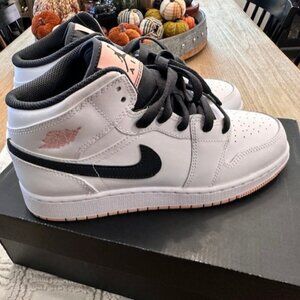 Jordan Youth Air 1 Mid GS Artic Orange  Youth 7 or Wms 8.5